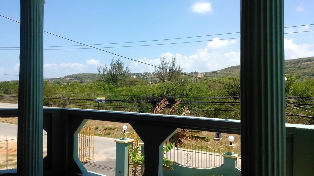 Hotel Tropik Leadonna Montego Bay Esterno foto