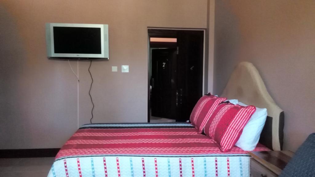Hotel Tropik Leadonna Montego Bay Esterno foto