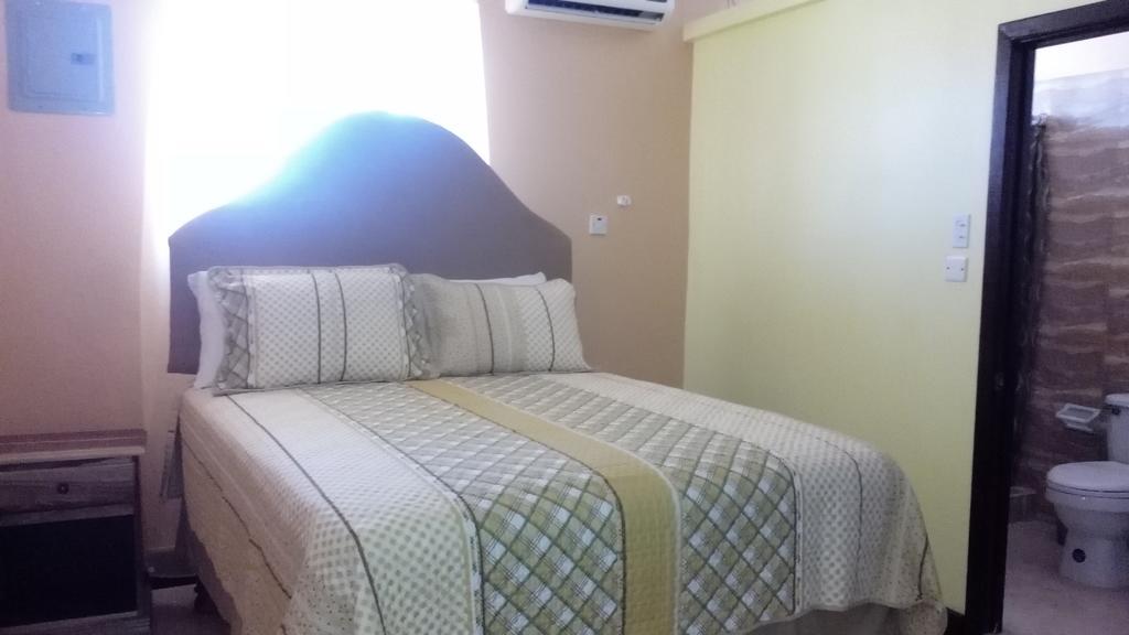 Hotel Tropik Leadonna Montego Bay Esterno foto