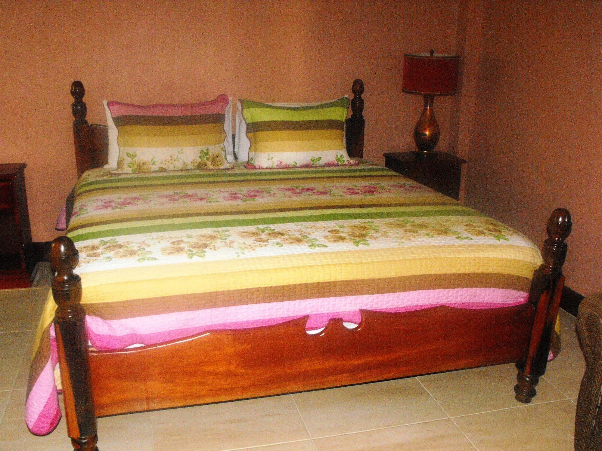 Hotel Tropik Leadonna Montego Bay Esterno foto