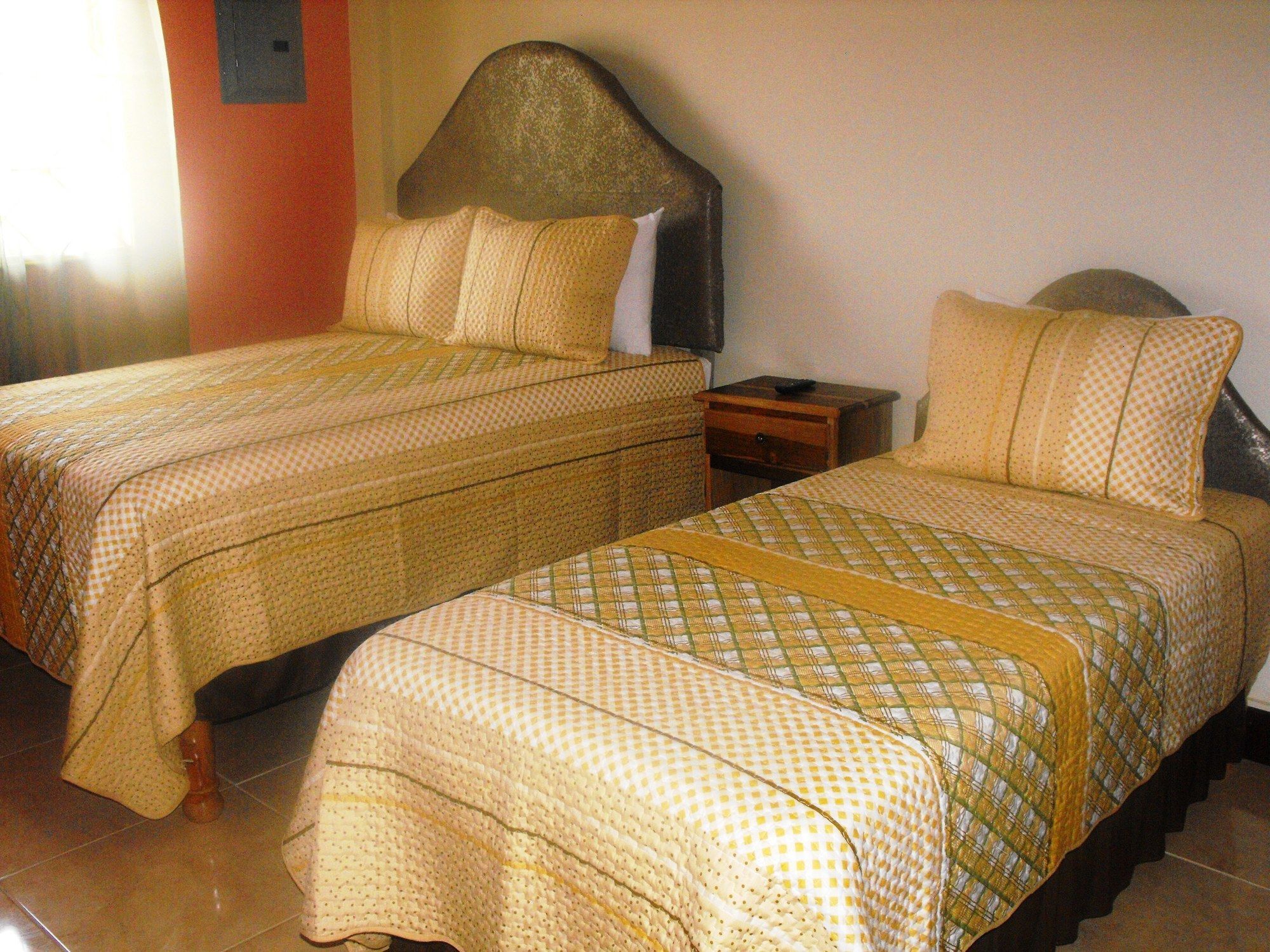 Hotel Tropik Leadonna Montego Bay Esterno foto