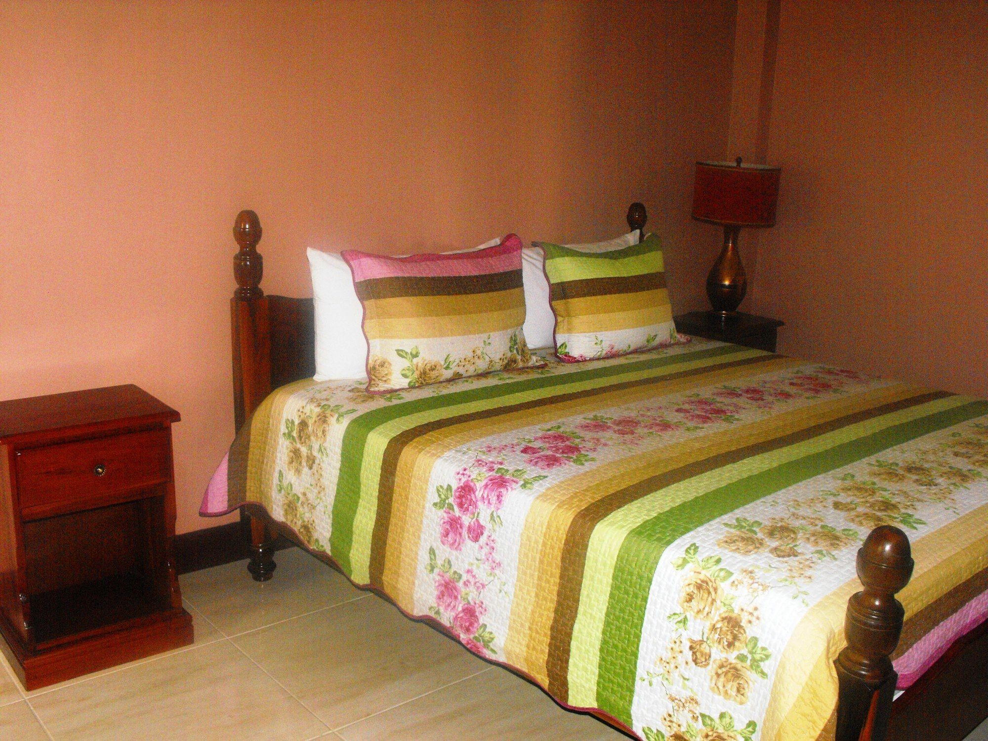 Hotel Tropik Leadonna Montego Bay Esterno foto