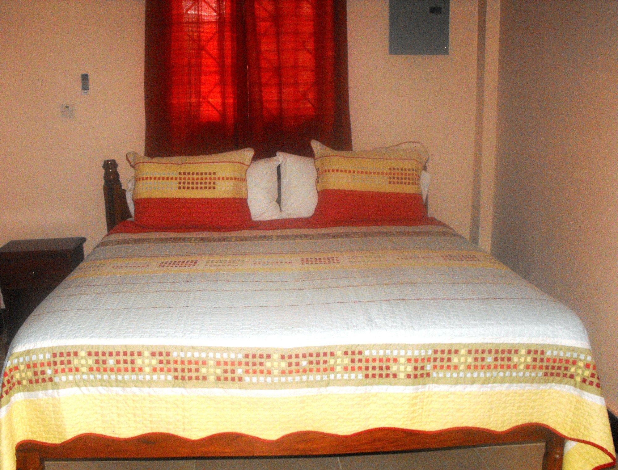 Hotel Tropik Leadonna Montego Bay Esterno foto