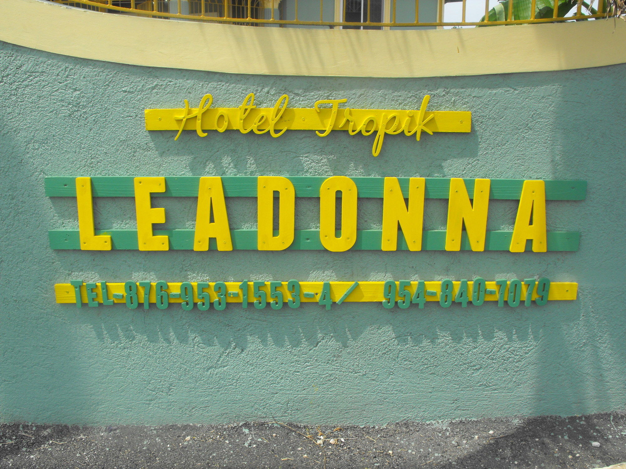 Hotel Tropik Leadonna Montego Bay Esterno foto
