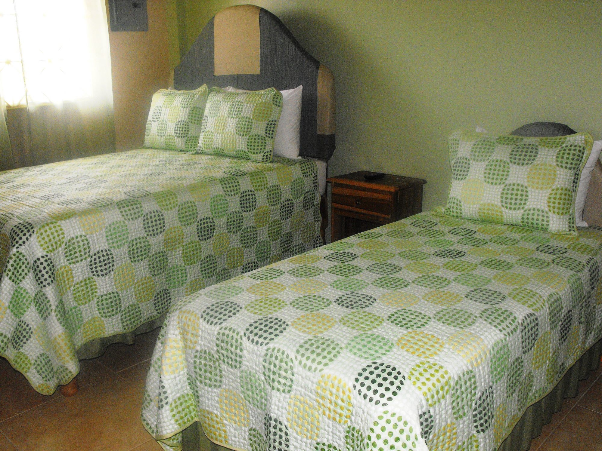Hotel Tropik Leadonna Montego Bay Esterno foto